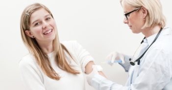 Októberben elkezdik a hetedik osztályos lányok HPV elleni védőoltását