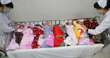 Tömegesen igyekeztek még iskolakezdés előtt megszülni gyermeküket kínai nők