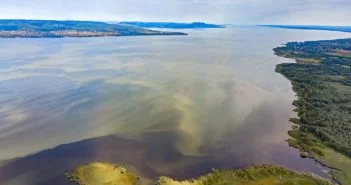 Vízminőség-védelmi készültséget rendeltek el a Balatonon