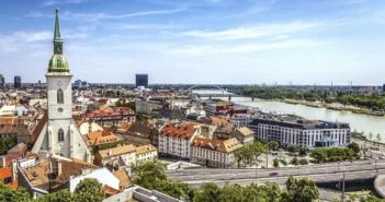 Szlovákia megtiltja a külföldi utazásokat
