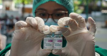 Brit gyógyszerfelügyelet: az AstraZeneca-vakcina előnyei továbbra is meghaladják a kockázatokat
