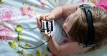 Az izgő-mozgó, nyughatatlan gyerekek hajlamosabbak digitális eszközöket használni