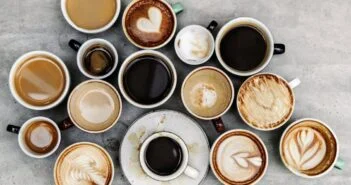 Kávékóstolóval, latte art bajnoksággal ünneplik Budapesten a kávé világnapját