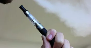 Szigorítást jelentett be az e-cigarettákra és az égésmentes dohánytermékekre az olasz egészségügyi miniszter
