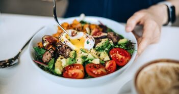 Így talán sikerül lefogyni – Az alacsony szénhidráttartalmú (ketogén) étrend elmélete