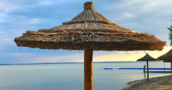 Kiosztották a Kék Hullám Zászlókat – a győztes a vonyarcvashegyi Lidó strand lett
