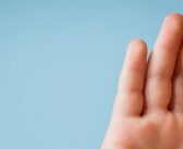 Tökéletesen hall a siketen született kislány – forradalmi műtét a PTE Klinikai Központjában